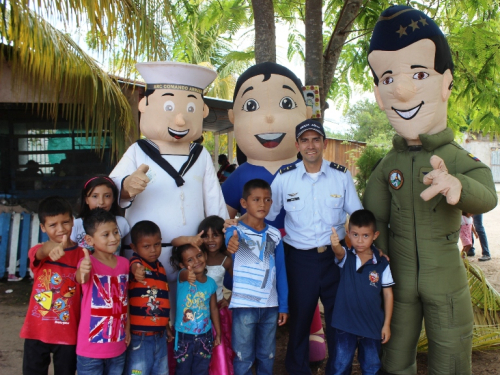 Desde Garcitas, la Fuerza Aérea Colombiana, ayuda a población civil e indígenas