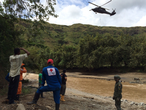 Fuerza Aérea Colombiana esencial " Operación Puentes Peatonales de la Esperanza"