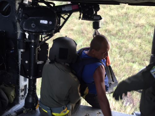 Fuerza Aérea Colombiana rescata tres contratistas extraviados 