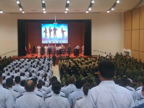 Presidente Santos y Cúpula Militar visitan la EMAVI