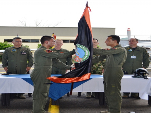 CACOM 2 gradúa 5 pilotos militares para la Fuerza Aérea Colombiana