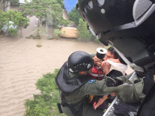 Cerca de 100 personas ha rescatado de las inundaciones la Fuera Aérea Colombiana en Casanare
