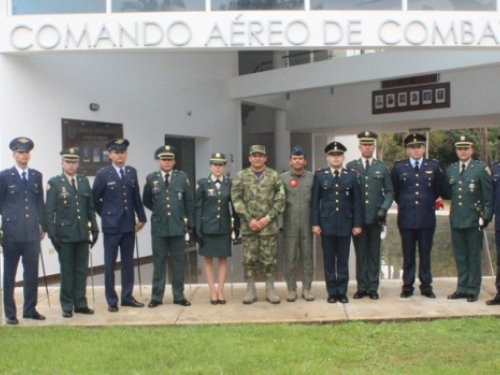 Fuerza Aérea Colombiana inicia entrenamiento 14 oficiales Nacionales y Mexicanos como pilotos de helicóptero