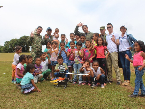 Comando Aéreo de Combate No.5 y el CEO brindan bienestar en el Corregimiento El Aro, Antioquia