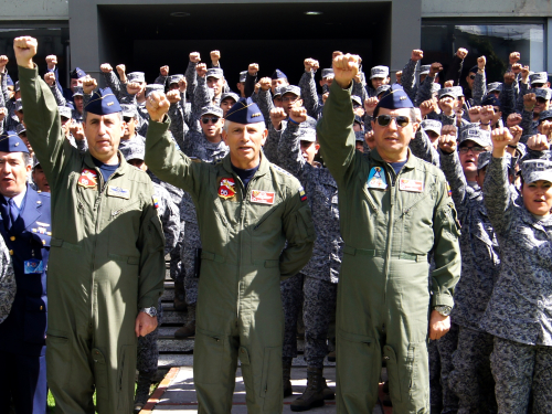 El Comando de la Fuerza Aérea Colombiana despide a tres Caballeros del Aire 