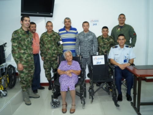 Sillas de ruedas para miembros de la Fuerza Aérea Colombiana y familiares en condición de discapacidad