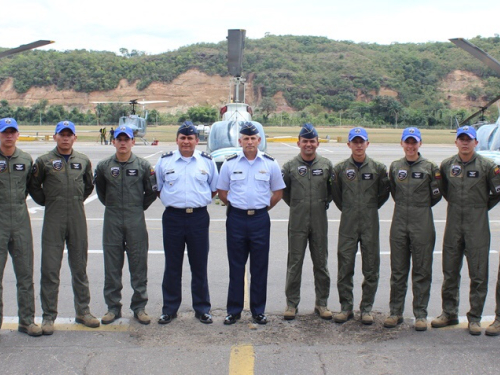Comandante de la Fuerza Aérea Colombiana presidió ceremonia de Vuelo Solo en el CACOM 4