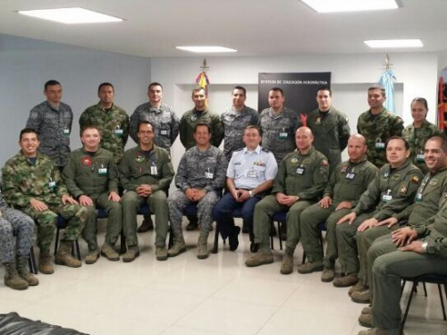 Damas y Caballeros del aire de la Fuerza Aérea Colombiana vuelan a Canadá 