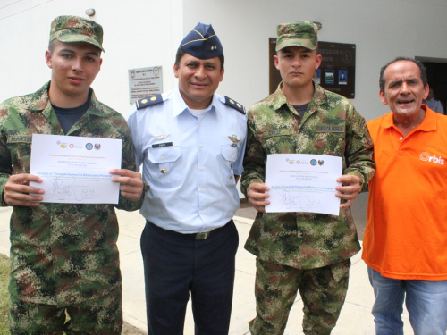 Soldados de la Fuerza Aérea Colombiana pintarán su futuro