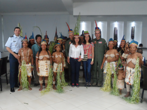 Comunidad Indígena de la etnia Huitoto visita el Grupo Aéreo del Amazonas