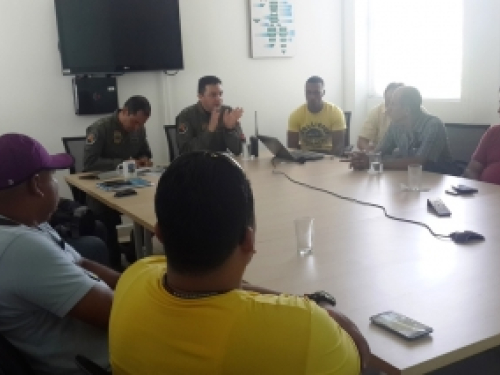 Grupo Aéreo del Amazonas lidera reunión de seguimiento para vía de acceso al barrio San Miguel