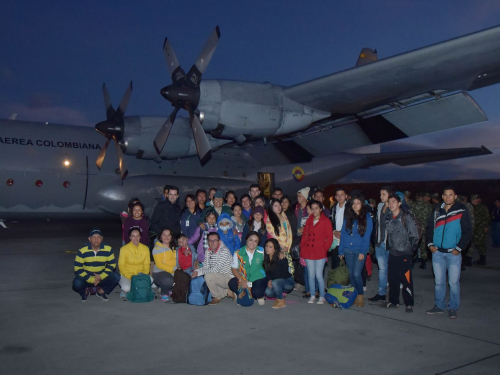 Fuerza Aérea Colombiana cumple sueño a niños y niñas del  Instituto Colombiano de Bienestar Familiar