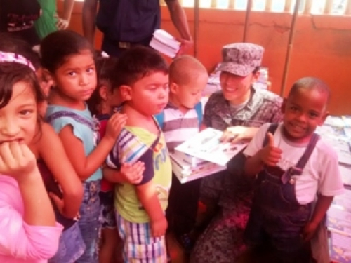 CACOM-3 Realiza entrega de kits escolares a niños del Concord en Malambo