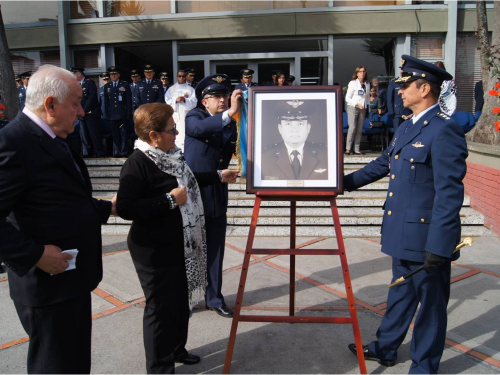 Commandant de la Force Aérienne préside un hommage