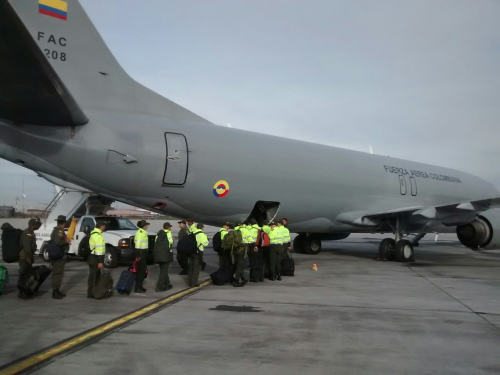 Desde el 19 de octubre la Fuerza Aérea Colombiana transportará desde Bogotá y Rionegro, Antioquia, cerca de 3200 integrantes de la Policía Nacional a diferentes lugares del país, en desarrollo del Plan Democracia.