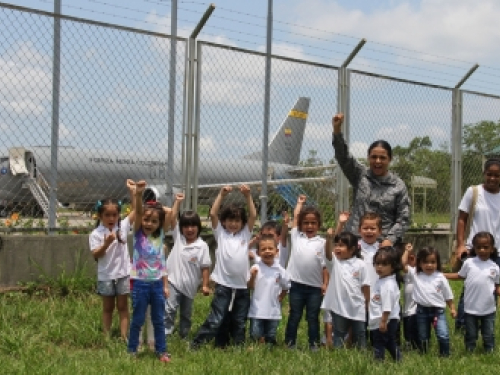 Grupo Aéreo del Amazonas recibió la visita de niños y niñas del Jardín Magic Place