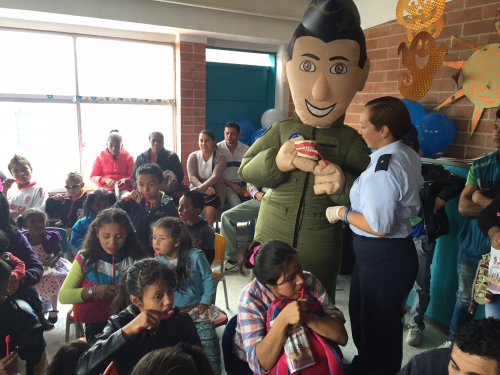 Démobilisés et leurs familles sont bénéficiés avec la Journée de Soutien au Développement à Bogota