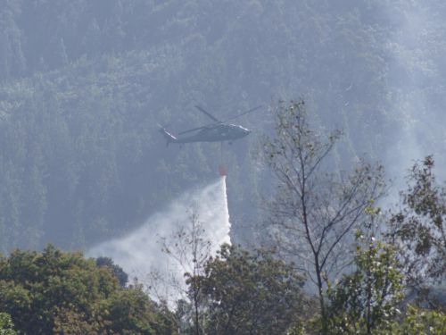 Apoyo aéreo, esencial para controlar las llamas en los cerros de Bogotá 