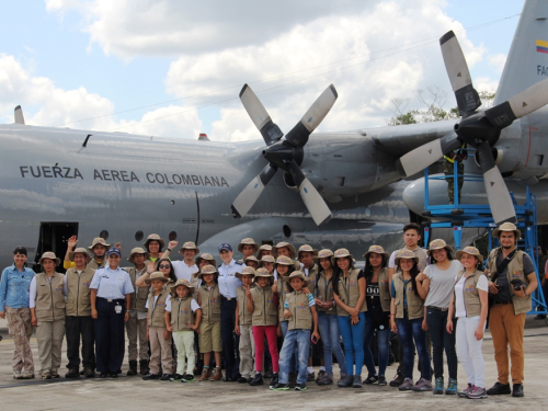 Fuerza Aérea Colombiana transporta a niños de la Fundación Santa Alianza hacia el Amazonas