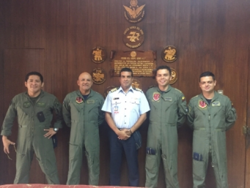 Pilotos de la Fuerza Aérea Colombiana y Peruana fortalecen vínculos en intercambios de doctrina aeronáutica