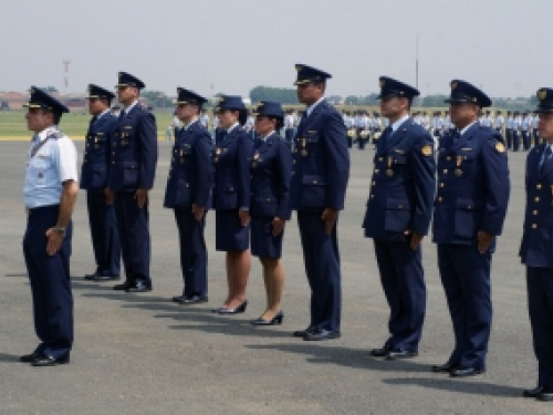 Fuerza Aérea celebra ascensos de oficiales en Cali