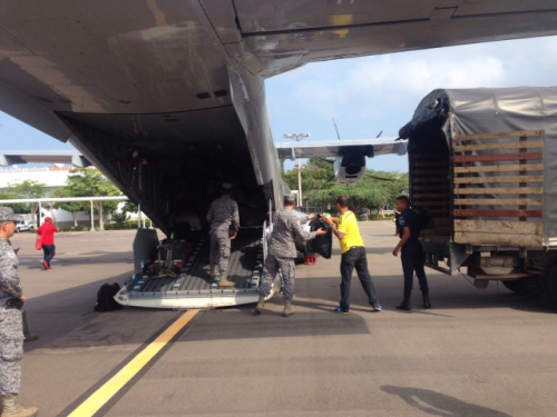 Aeronave de la Fuerza Aérea llega a la Guajira cargada de regalos