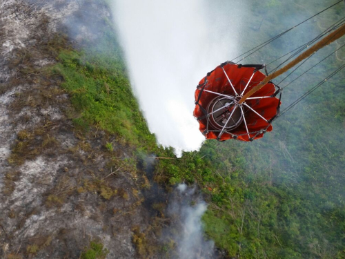 Fuerza Aérea extinguió grave incendio forestal en el Meta 