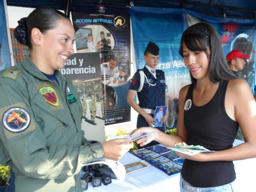 Fuerza Aérea fortalece canales de comunicación con la comunidad del Amazonas para el 2016