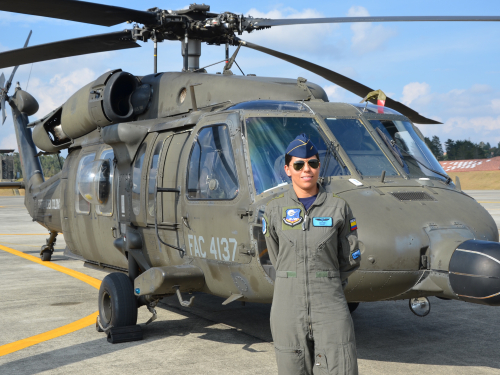 Primera mujer piloto del helicóptero UH-60 Black Hawk de la Fuerza Aérea Colombiana