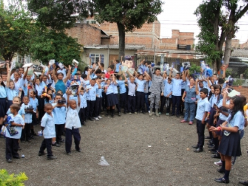 Fuerza Aérea Colombiana apadrina colegio en el corregimiento de Juanchito en Palmira.