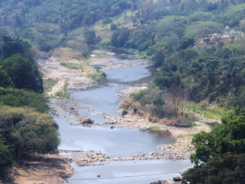 Fuerza Aérea sobrevuela rio Sumapaz con autoridades ambientales por fenómeno del niño