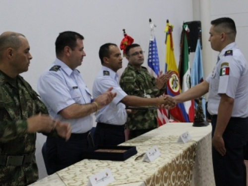 Graduación de 13 Oficiales latinoamericanos como Pilotos de Helicóptero