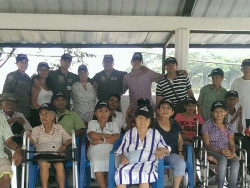 Familias de la Fuerza Aérea se unieron para apoyar a adultos mayores de Villavicencio 