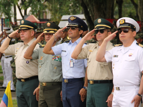 Fuerza Aérea Colombiana participa en izada del pabellón de Colombia, Brasil y Perú