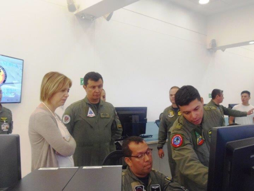 Viceministra de Defensa y Comandante Fuerza Aérea visitan el CACOM No.1