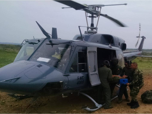 Fuerza Aérea Colombiana evacúa soldado por descarga eléctrica