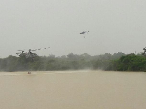 Fuerza Aérea continúa realizando apoyo para controlar incendio en el Chocó
