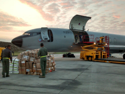 Ocho toneladas de ayuda humanitaria transportará la Fuerza Aérea Colombiana a La Guajira 