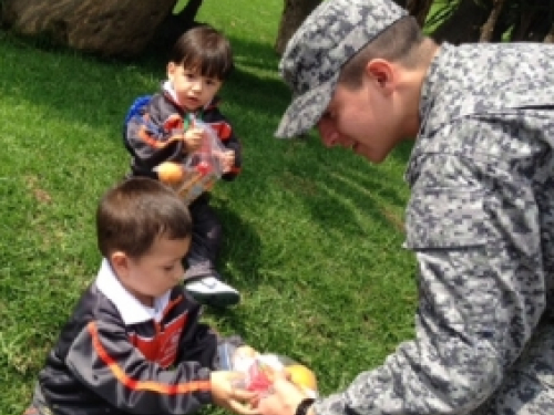 Niños de Fontibón celebraron su día con la Fuerza Aérea