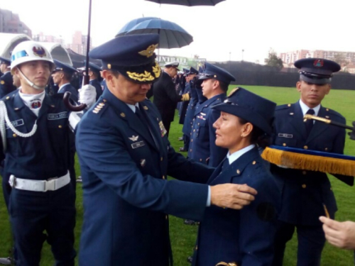 Comandante Fuerza Aérea asiste a Ceremonia de Ascenso de suboficiales 