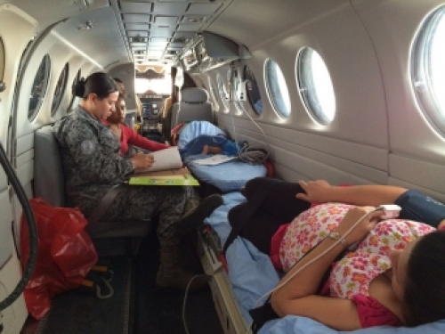 Dos nuevas esperanzas de vida gracias avión ambulancia FAC