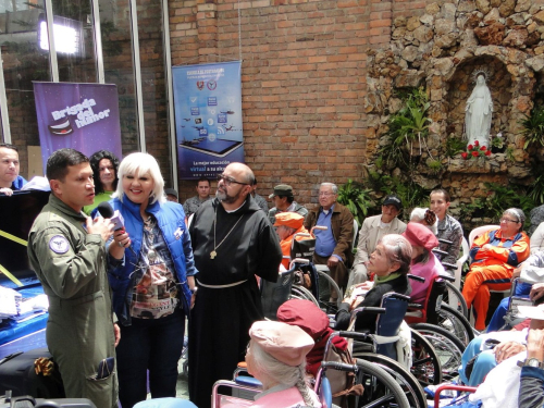 Fuerza Aérea y la Brigada del Humor benefician a 60 abuelitos de la Fundación San Francisco de Asís  