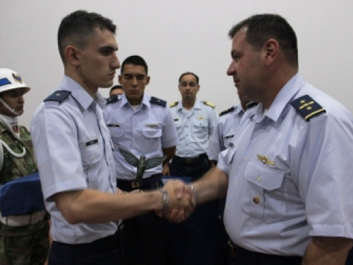 Oficiales latinoamericanos se graduan en Colombia como pilotos de helicóptero