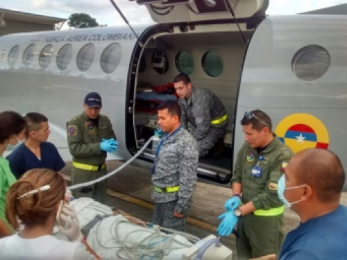 Avión Ambulancia traslada soldado herido por francotirador