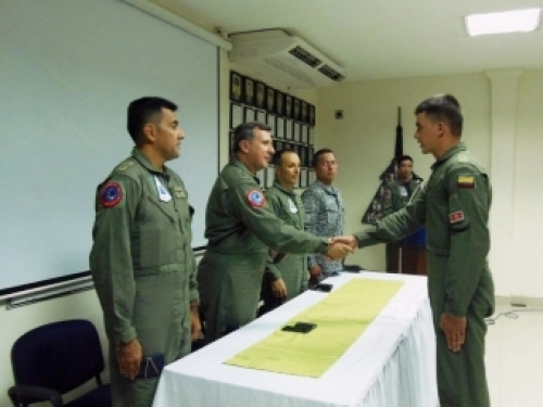 Graduación curso básico de pilotos militares en el CACOM No.1