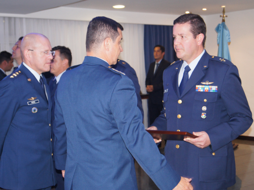 Fuerza Aérea reconoce a quienes trabajan bajo la premisa de la seguridad operacional