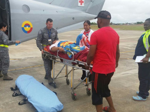 Fuerza Aérea Colombiana traslada a sobreviviente
