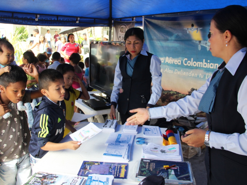 La Fuerza Aérea Colombiana celebró junto con la población de Leticia las fiestas patrias