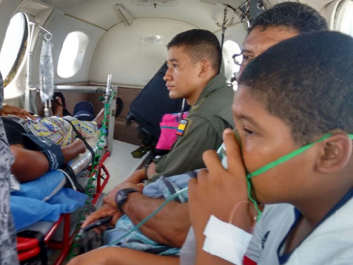 Ángel guardián del Caribe colombiano realiza traslado aeromédico de dos menores de edad
