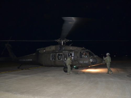 Fuerza Aérea evacúa  dos soldados del Ejercito Nacional 